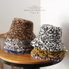 Basker Autumn Winter Panama hatt för kvinnor faux päls hink hattar leopard tryck plysch sammet varm fiskare semester mössa