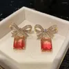 Brincos berros de borboleta gradiente de borboleta gradiente vermelho quadrado de cristal de zircão cúbico Brincho para jóias e acessórios Friends piercing