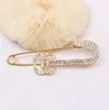 20Style Famous Design Brand S Crystal Rinestone Jewelry Brooch Femmes Charme Clothing Pin Marier Christmas Party Gift Accessoriey