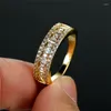 Pierścionki ślubne Trenda samca Kryształowa Kryształowy okrągły pierścionek Boho złoty kolor zaręczynowy luksusowy biały kamień cyrkonu dla kobiet