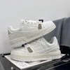 2023 hete zomer ademende klassieke heren dames casual schoenen trainer designer sneakers afdrukken laag uitgesneden groen rood zwart wit hardloopschoen 39-44 m1