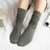 Femme japonaise Chaussettes Bas Mode Coréenne En Gros CHAOZHU Lycée Filles Lâche Solide Couleurs Double Aiguilles À Tricoter Coton Long Pour Les Femmes