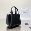 Torebki damskie Mini Totes Jednolity kolor z długim łańcuszkiem Torby Crossbody na ramię Kluska Miękka skórzana rączka Wysokiej jakości dzieci Hobo Torby wiadro