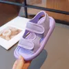 Sandálias garotinha dos pés abertos sandálias menino menino de verão loop sapatos infantil bebê fora da moda plana sandal 23-36 230515