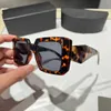 Designer driehoekige handtekening coole zonnebril luxe superhoge kwaliteit doos 2023 Nieuwe rechthoekige dames anti ultraviolet straat