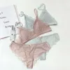 Bikini Air Bra Mutandine Donna New Sexy Perizoma a vita bassa Vendita calda Triangle Cup Lace per donna Reggiseno sottile e set di mutandine