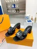 Lüks tasarımcı kadın yüksek topuklu Terlik yaz deri kalın topuk Toka Sandalet Taklidi Presbiyopi Ziyafet ayakkabı bağı kutusu Büyük Boy 35-43