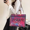 13% rabatt påse 2024 Ny lanseringsdesigner handbagadvanced sense tote ny tryckt stjärnhimmel graffiti stor kapacitet trendig crossbody