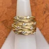 حلقات الفرقة Hyperbole خاتم عريض للنساء Gold Color Luxury Twist Design Rings Cocktail Rings Fashion Female Party Jewelry