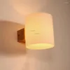 ウォールランプノルディックLEDランプクリエイティブソリッドウッドライトフィクスチャーリビングルームの燭台ガラス照明キッチンアクセサリー