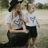 Famille correspondant tenues mode maman et moi coeur imprimé t-shirt maman papa fils fille Look vêtements t-shirt Femme 230512