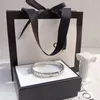 Nom de luxe en or Bracelet Design Bracelets en or rose Design Logo de la marque pour les femmes Bracelet unique Cadeau de mode Printemps Couple Accessoires Bracelet avec boîtes