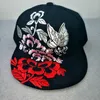 スナップバックチャイナスタイルの野球帽Avicii高品質の蝶と花動物刺繍秋キャップ