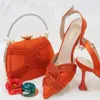Sandales 2023 arrivée Orange Bling strass chaussures et sac ensembles dames talons avec pochette assortie pour la fête