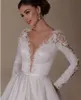 Elegante A-lijn satijnen trouwjurk lange mouwen vloerlengte V-hals kanten Appliques Princess Bridal Party Jurk Vestidos de novias Robe de Mariage 2023