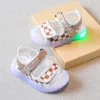 소년 Led Summer Kids Fashion Light Flats 유아 아기 소녀 샌들 유아 캐주얼 해변 어린이 신발 야외 230515