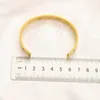 Bracciale rigido di lusso Le donne amano i gioielli Bracciali firmati in oro 18 carati Regali per feste di famiglia Gioielli per le donne Lettera Bracciale aperto Regalo di moda primaverile