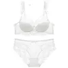 Bikini Air Bra Panties Femmes Nouveau Sexy String Taille BasseLes sous-vêtements européens et féminins gros seins montrent un petit ensemble de soutien-gorge en dentelle sexy mince