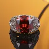 Pierścienie klastra czerwone 2023 Pierścień z diamentem o wysokiej węglowej S925 srebrny Wysokiej jakości lekka luksusowa biżuteria dla kobiet