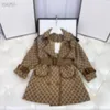 Ensembles de vêtements Printemps Automne Vêtements Taille moyenne Manteau pour enfants Lavage à l'eau Cowboy Revers Longueur Coupe-vent Garçons Filles Veste de style occidental