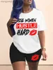 Kvinnors spårningsdräkter LW Hustle Hard Lip Print Shorts Set Simple O Neck Kort ärm Vit T-shirt Elastisk midja Matchande Shorts T230515