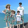 Famille correspondant tenues été plage mère fille robes florales papa fils coton t-shirt shorts couple tenue bord de mer 230512