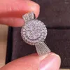 Fedi nuziali Anello di fidanzamento di lusso per le donne Iced Out Zircone cubico Scintillante placcato in oro bianco Proponi gioielli regalo di matrimonio KCR187