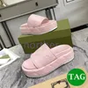 Kadın terlikleri dikiş logo deri platform slaytlar sandaletler terlik mavi pembe beyaz siyah lüks tasarımcı kadınlar yaz plaj kaydırak flip floplar sandal EUR 35-42