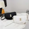 22% de descuento en bolso 2024 Nuevo lanzamiento Diseñador Bolso mano Diseño de nicho francés para mujeres en las manos Tendencia Un temperamento cruzado popular en el sitio web de mujeres