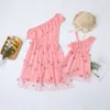 Familie Matching Outfits Moeder Dochter Jurken Fashion Woman Girls Long Dress Bohemia Mommy en Me Deset Mouwess 230512