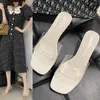 Klänningskor mode sexiga kvinnor sandaler kändis bär enkel stil pvc klart stapp spänne höga klackar kvinna transparent häl vit