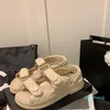 2023-Donna Sandali papà in pelle di vitello Sandalo con plateau trapuntato Sandalo estivo da spiaggia Scarpe con fibbia a diamante Cinturino alla caviglia Appartamenti Scarpe sportive con zeppa grossa