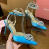 Mach Mach Triple Heart Sandal 10cm Satin Satin Ot-Strap Pumps المساء أحذية كريستال القلب الخنزير الكعب الماسي الديكور