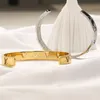 Bracciale rigido di lusso Le donne amano i gioielli Bracciali firmati in oro 18 carati Regali per feste di famiglia Gioielli per le donne Lettera Bracciale aperto Regalo di moda primaverile