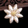 Charms 50pcs 24/33MM Pendenti di fascino del fiore della perla d'imitazione di colore dell'oro per l'abbigliamento Creazione di gioielli fai da te Trovare accessori