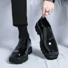 남성 일본 카라주쿠 한국 스타일 패션 스트리트웨어 두꺼운 플랫폼 캐주얼 한 특허 가죽 신발 남성 레이스 업 드레스 가죽 신발