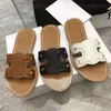 Sandales de haute qualité pantoufles TRIOMPHE Mules en cuir véritable pour femmes série Triomphe diapositives sandales plates sandales d'été de plage