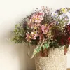 Fiori decorativi 5 forchette Bouquet di fiori artificiali di seta Decorazioni per la casa Matrimonio Mano che tiene la strada che porta Piante di plastica finte da parete