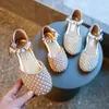 Sandaler barn prinsessor skor baby flickor platt bling läder sandaler modes paljett mjuk barn dans party glittrande skor 230515
