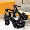 2023 Designer Luxo Sexy Peep-Toe Sandals L Família Família 100% Letra de couro Impresso uma linha Correia Romana Sandal Ladys Fashion Fashion Impermea