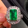 Cluster Rings 10K Gold Ring Lab skapade 5CT Emerald och Moissanite Diamond med National Certificate EM-021