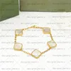 Klassisk charmklöverarmband för kvinnor Fyra bladblomma armband kedja guld silver modeparty bröllop mors tacksägelse presentmärke designer smycken armband