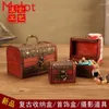 Bolsas de almacenamiento Joyero de estilo chino antiguo Organizador de madera retro con anillo de bloqueo Pequeño juguete de madera