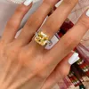 Pierścienie klastrowe Charms Square Yellow Diamond High Węglar Regulowany Pierścień Luksusowy Księżniczka Biżuteria Biżuteria