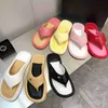 bröd flip-flop Nytt sommar fyrkantig flip flops mångsidiga avslappnade sandaler kvinnor