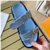 Designer Slide Sliders Sandaler Platta Sommar lyx Sliders för kvinnor Gummi Läder Loafers Dam Mode Sliders Sandal 01