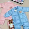 Barboteuses Designer né Bébés Filles Garçons Hiver Vers Le Bas Ensemble Body Boutique De Luxe Dessin Animé Ours Barboteuse Combinaison Infantile Enfants Vêtements 230516