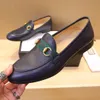 Nuovo arrivo Designer Scarpe sociali di lusso per uomo Abito slip-on Calzature da lavoro Scarpe da festa viola oro Uomo 2023 Scarpe da sposa da sposo moda