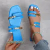 Slippers dames 2023 zomer goud kleur dunne riem combinatie vierkante kop plat hiel vrouwelijk plus size outdoor strand dames sandalen