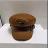 Новейший корабль Ship 21ss Beret Hat с поясами для женщин простые дизайнерские шляпы Hearsboy Hats Metal Triangle Black Berets Flat Top Caps278h